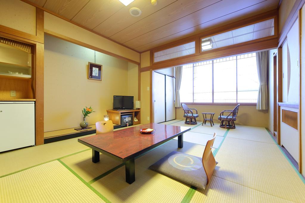 Awara Onsen Hot Spring Koubou Gurabaatei Hotel Szoba fotó